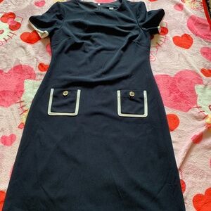 Fitted dress with pockets